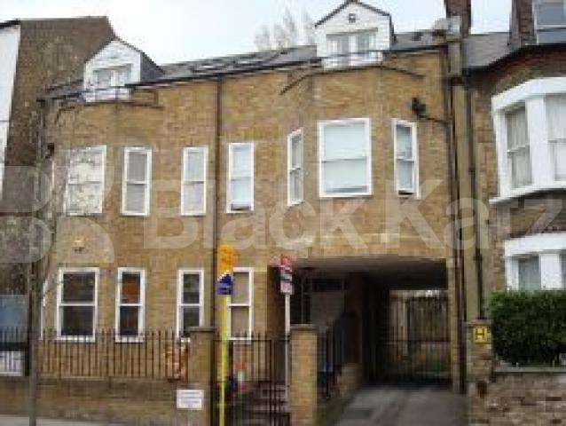 			2 Bedroom, 1 bath, 1 reception Flat			 Dresden Road, WHITEHALL PARK